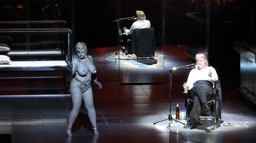 Bavarian State Opera, The Stigmatized - stage mirror