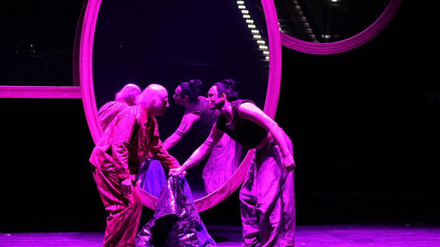 Theater an der Parkaue, The NeverEnding Story - theater mirror