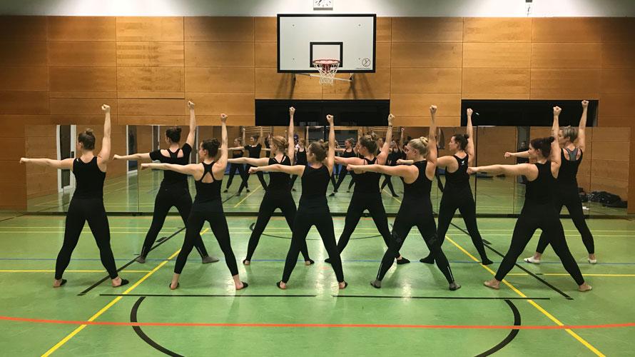 United CheerStars, SC Borussia Lindenthal-Hohenlind - roll stand mirror wall